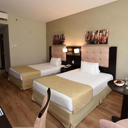 Howard Johnson Resort & Convention Center Ezeiza Bagian luar foto