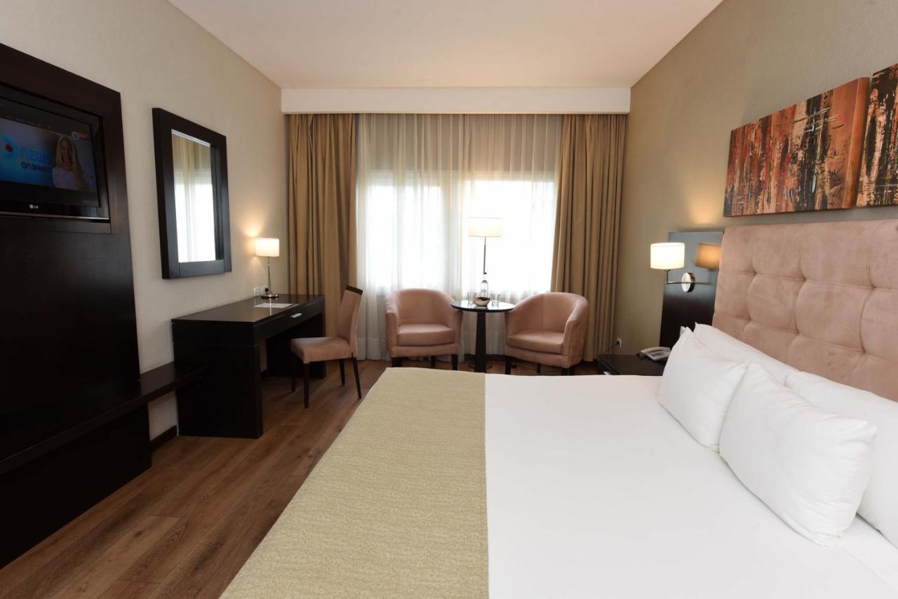 Howard Johnson Resort & Convention Center Ezeiza Bagian luar foto