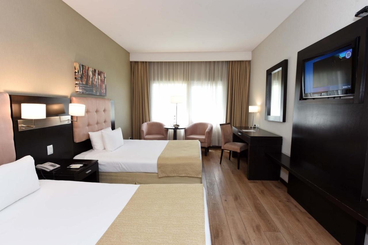 Howard Johnson Resort & Convention Center Ezeiza Bagian luar foto