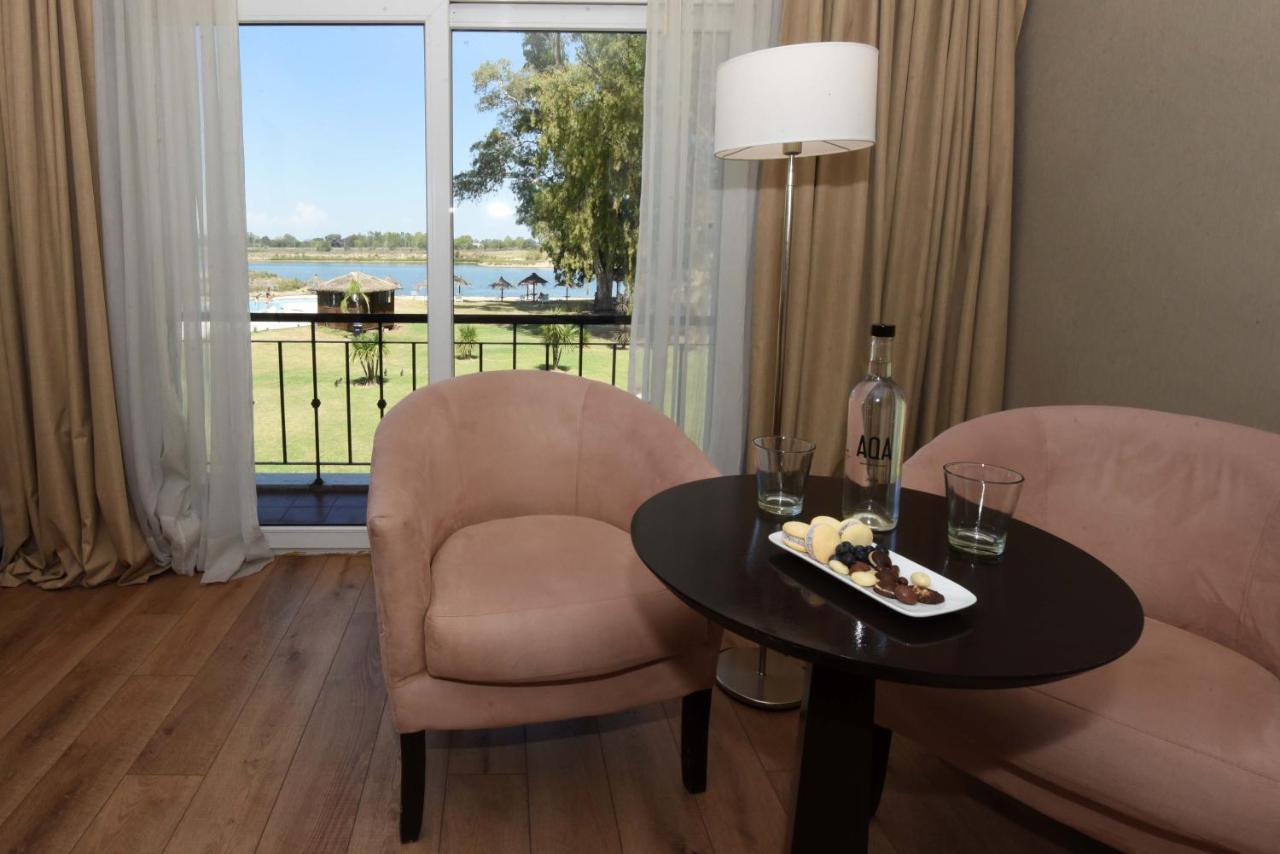 Howard Johnson Resort & Convention Center Ezeiza Bagian luar foto