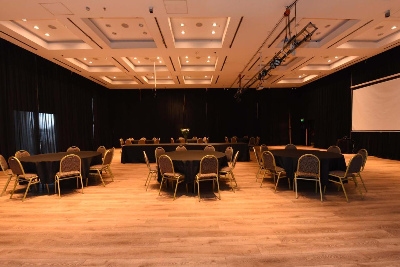 Howard Johnson Resort & Convention Center Ezeiza Bagian luar foto